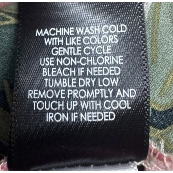 Torrid Women’s Georgette Pink Floral Zip Front Cap Sleeve Blouse Top Sz 1X - Picture 6 of 8